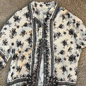 Max Studio Short Sleeve Button Up Shirt Size Small NWT